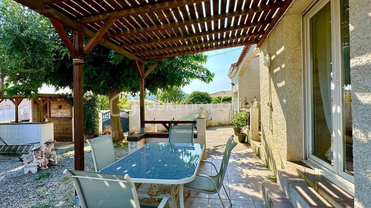 Villa plain-pied avec piscine et garage - photo 3