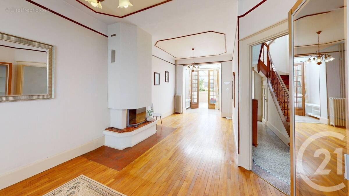 Maison à SAINT-QUENTIN