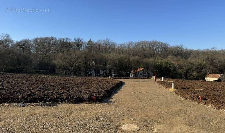 Terrain à YERMENONVILLE