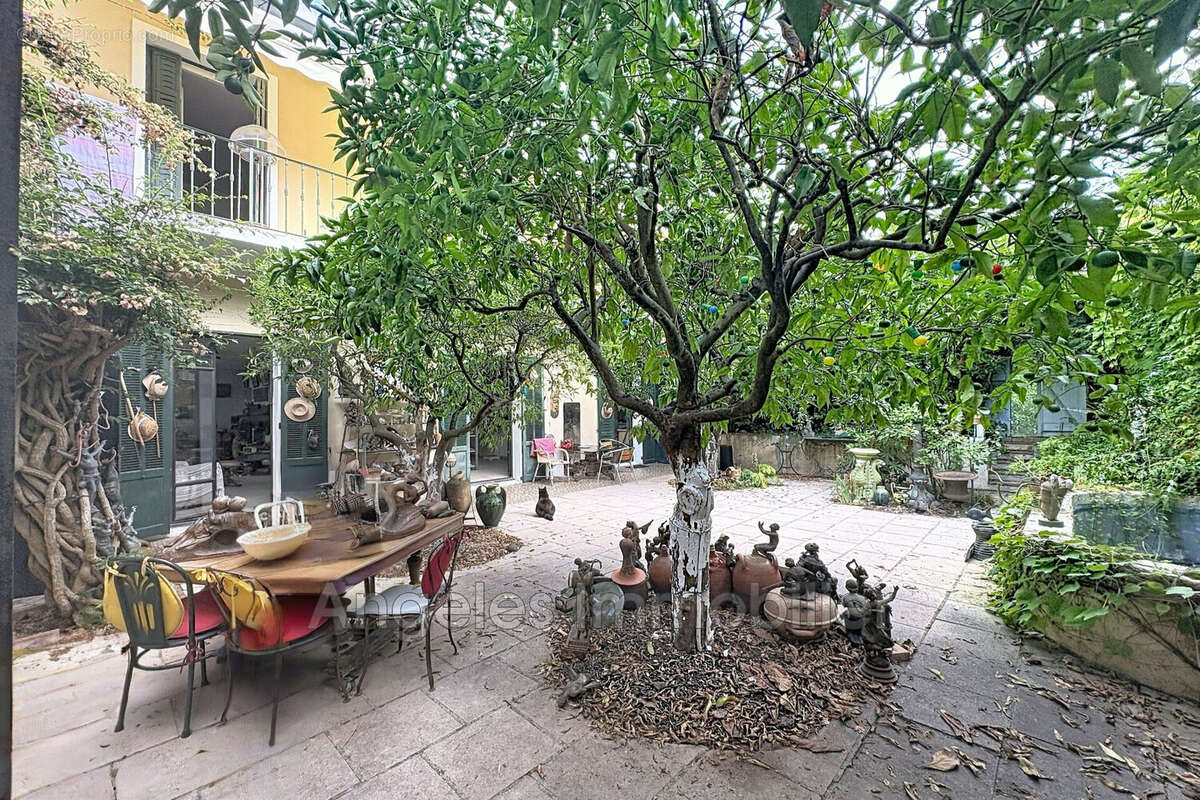 Maison 240 m² à Antibes  - photo 2