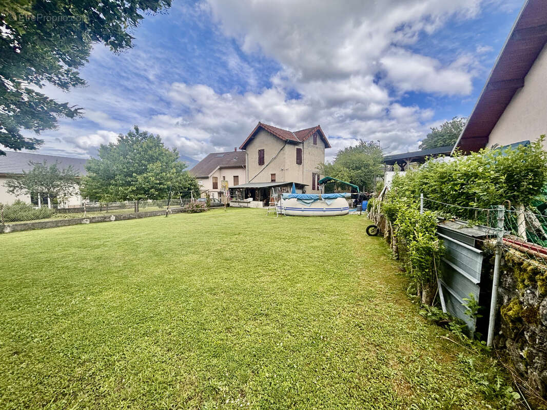 Cognin   Maison à rénover sur 1 049 m2 de terrain avec combles aménageables ! - photo 15