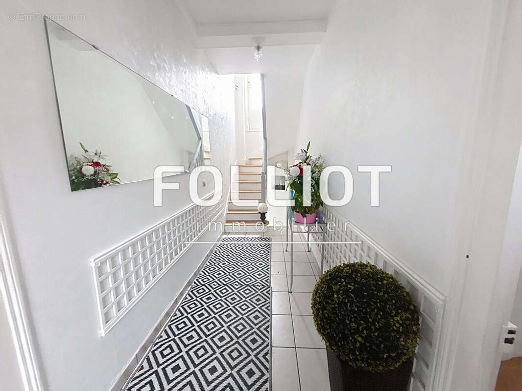 Maison spacieuse 8 pièces à vendre à Dives-sur-Mer - Réf 144418 - photo 2