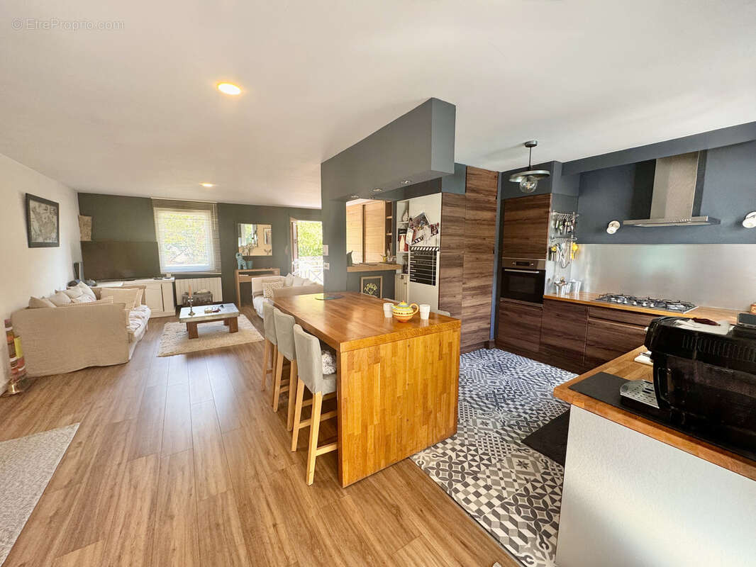 Maison à SAINT-CEZAIRE-SUR-SIAGNE