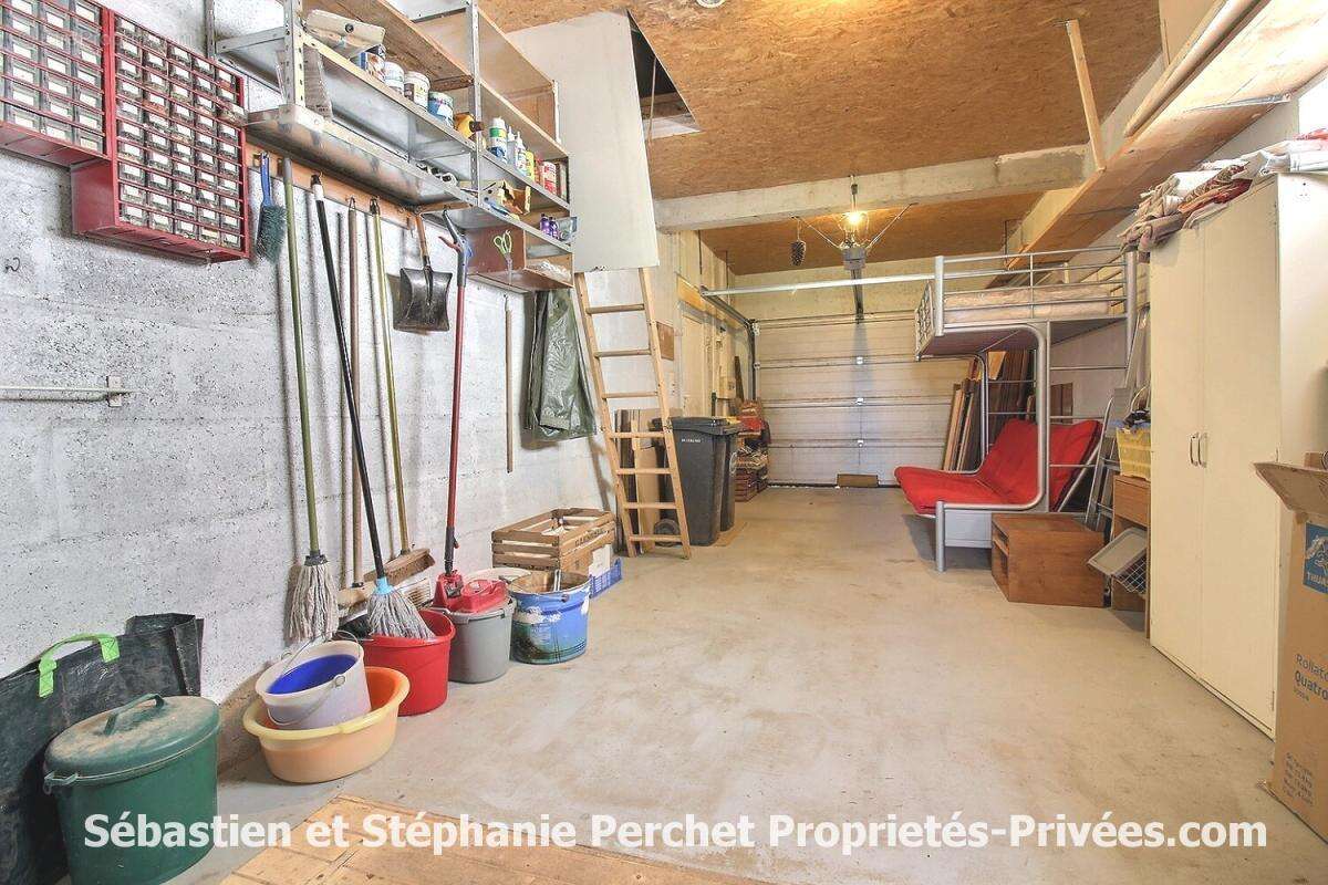 Maison de plain-pied 2006 - 3 chambres - grenier aménageable- Terrain clos et arboré de 1013 m2 - Garage 32 m² - photo 6
