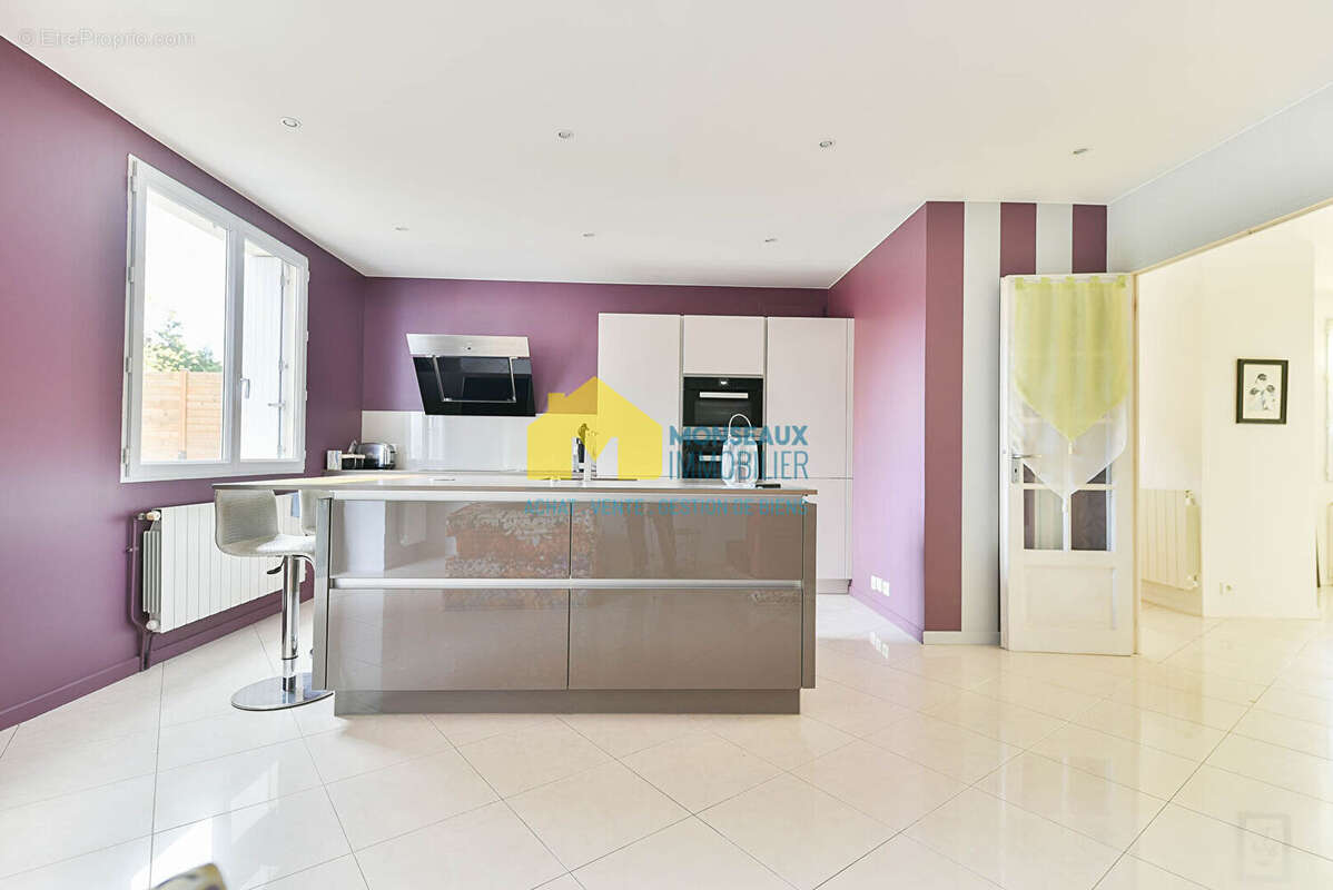 Maison à SAINTE-GENEVIEVE-DES-BOIS