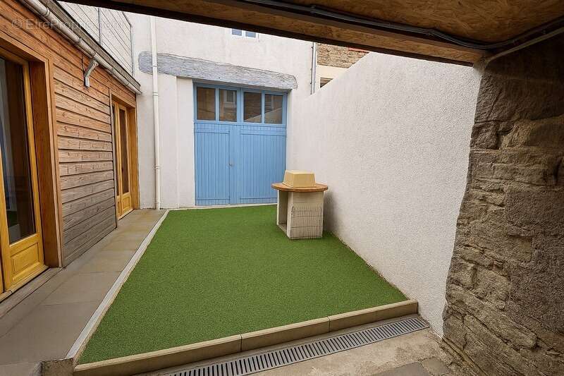 Maison à COMBRONDE