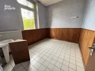 Superbe propriété située en plein centre de Saint-Patrice, offrant de beaux volumes et un fort potentiel. - photo 8