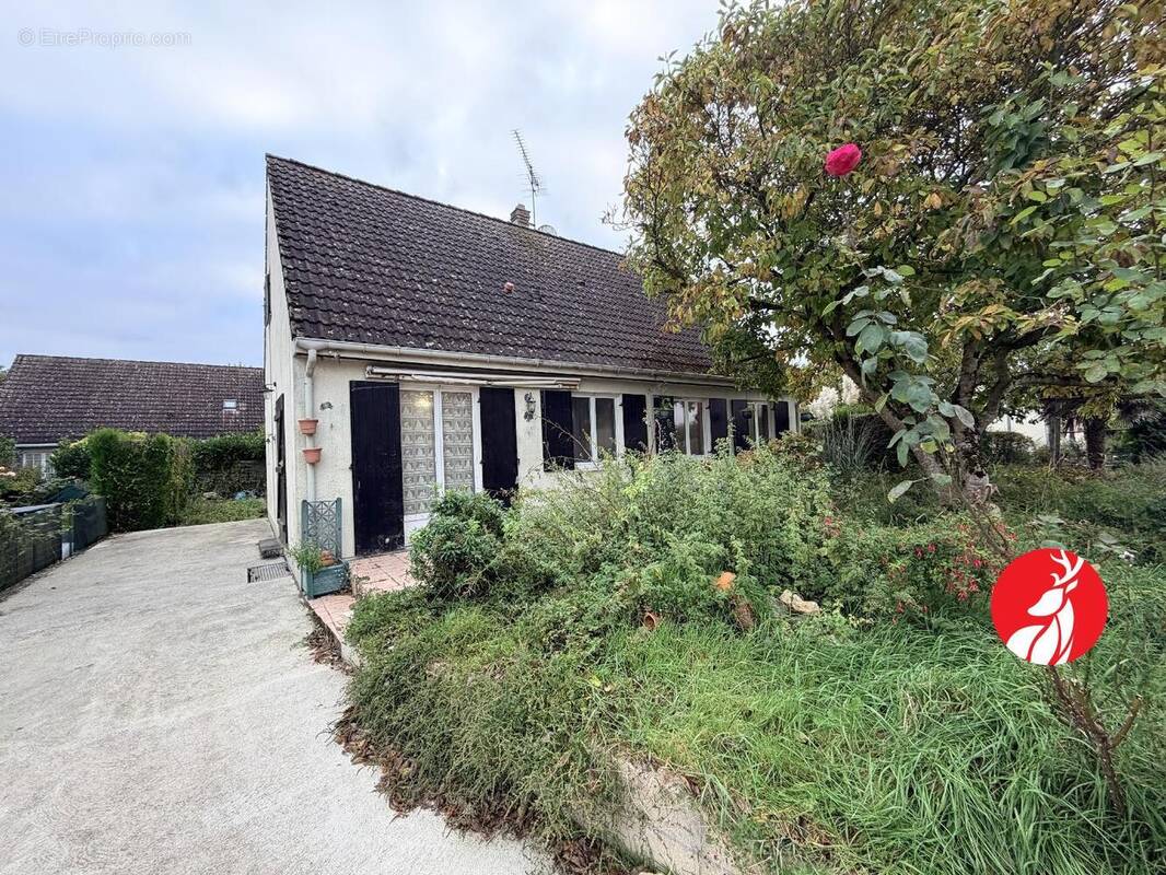 Maison à LA CHAPELLE-LA-REINE