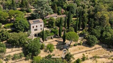 Maison 650 m² à Uzes  - photo 2