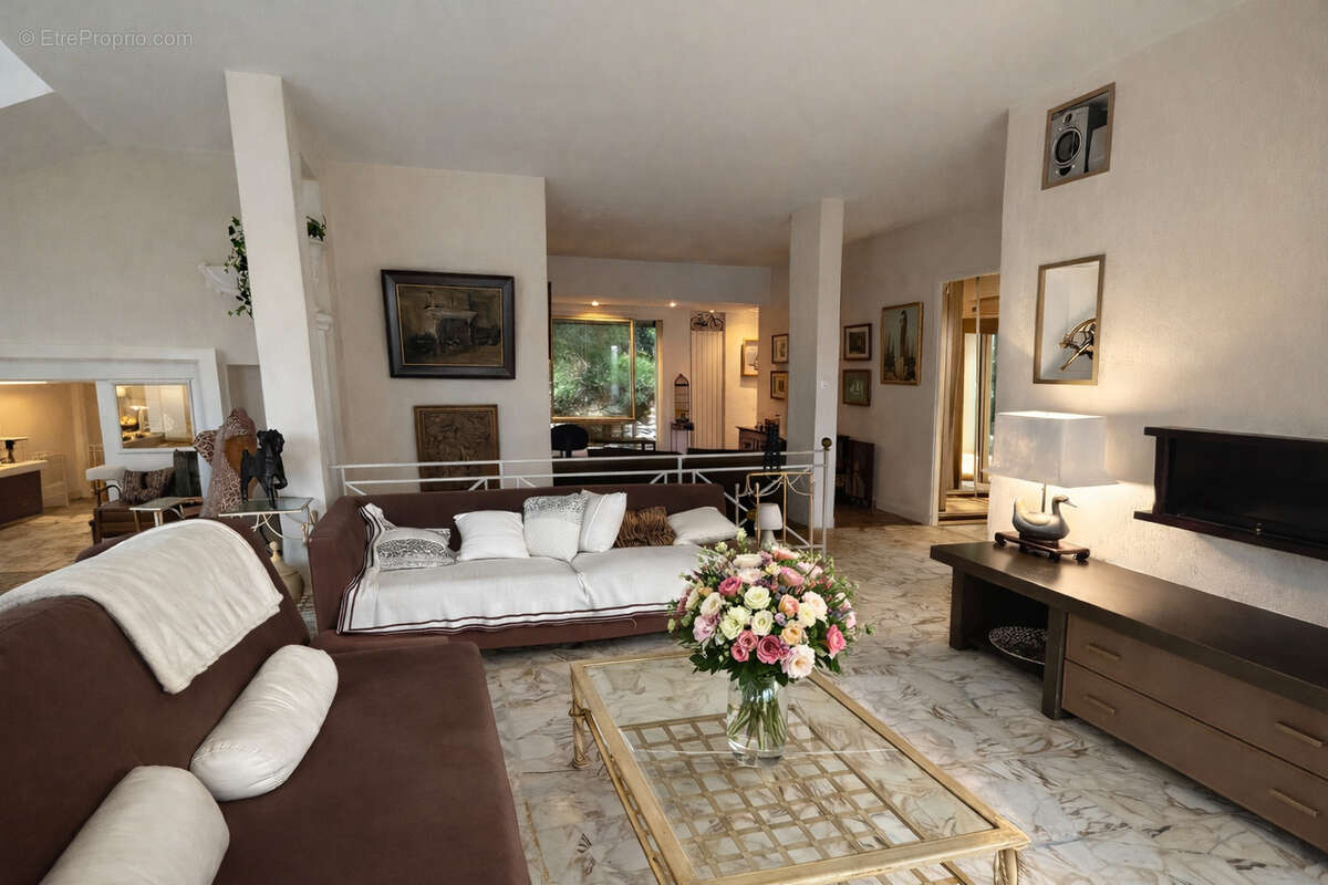 Maison à ROQUEBRUNE-SUR-ARGENS