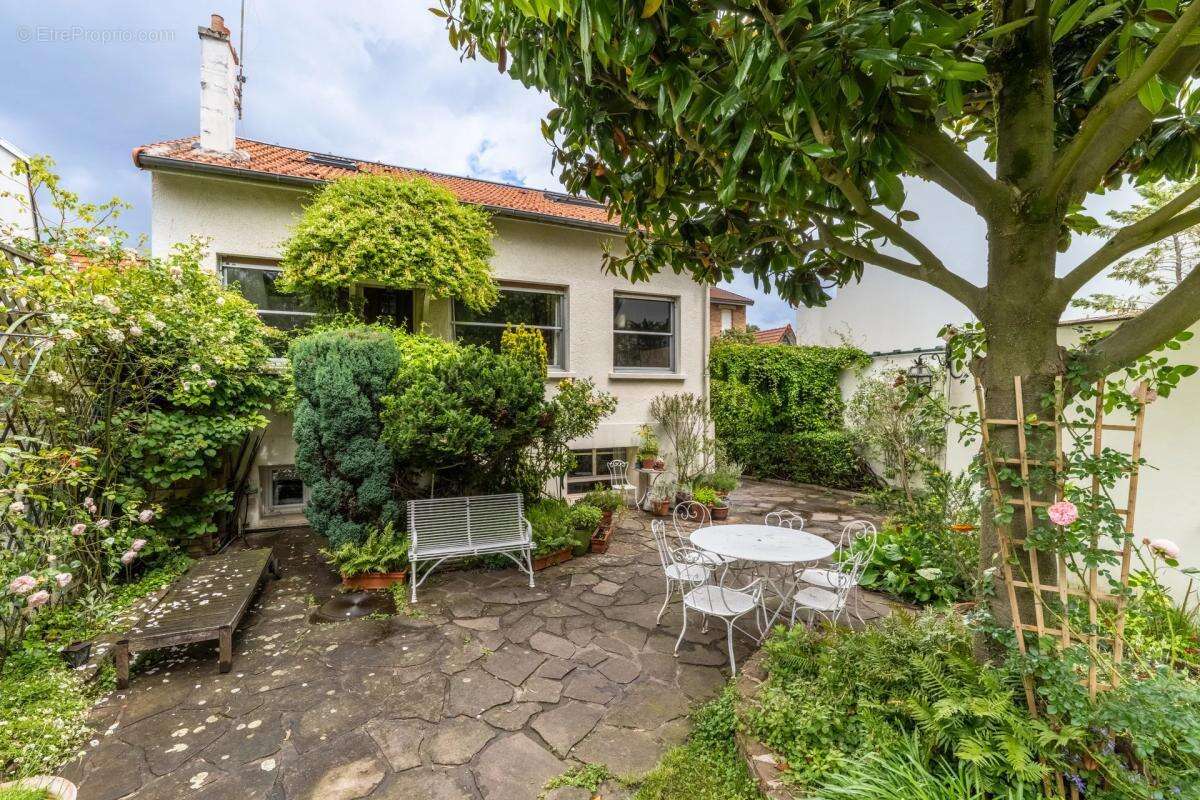 Maison à SURESNES
