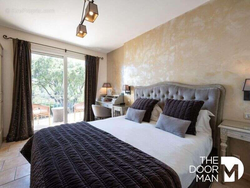 Commerce à LE LAVANDOU