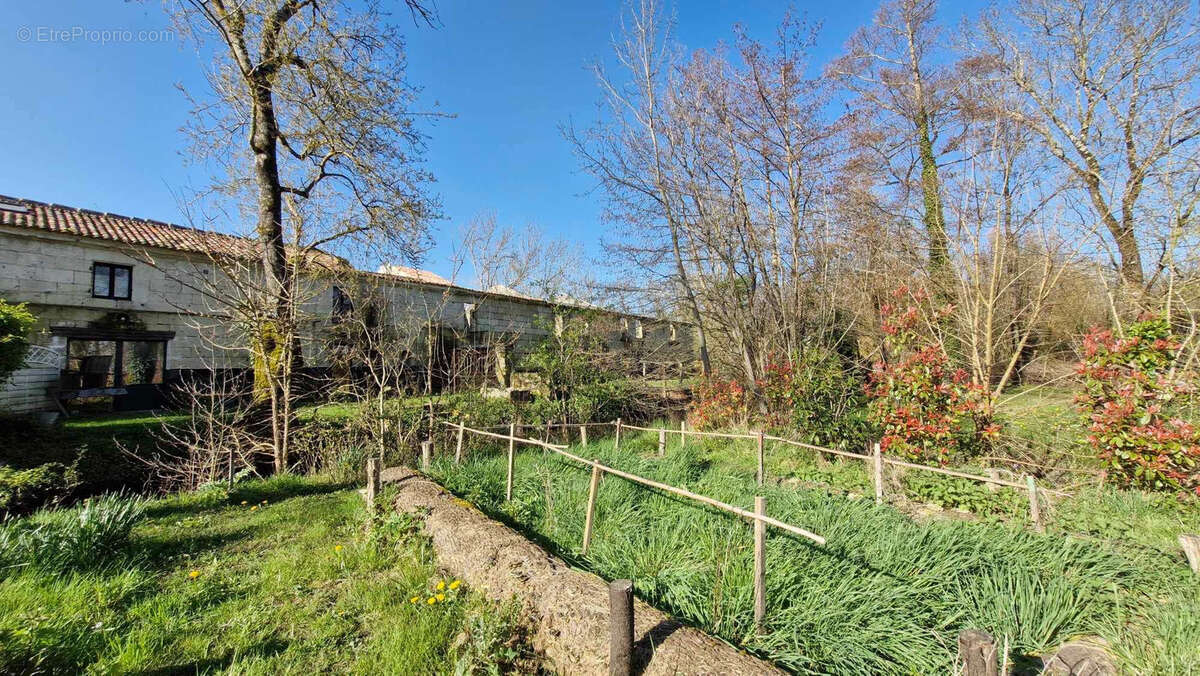Maison à SAINT-FORT-SUR-GIRONDE