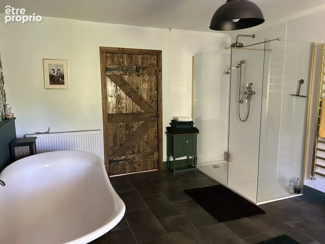 Maison individuelle avec un terrain de plus de 5 200 m² et des granges - photo 12