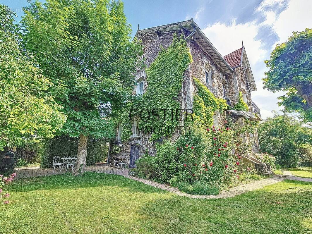 Maison à CHENNEVIERES-SUR-MARNE