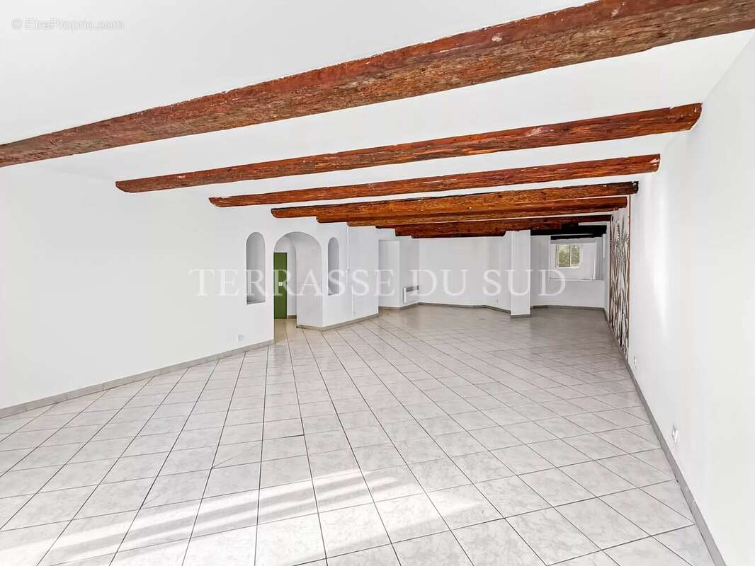 Appartement à MARSEILLE-2E