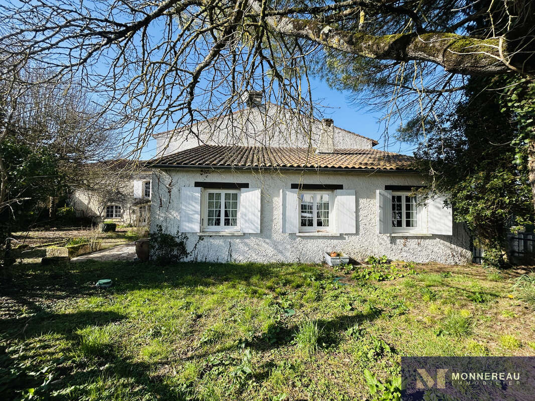 Maison ancienne avec jardin et garage - photo 21