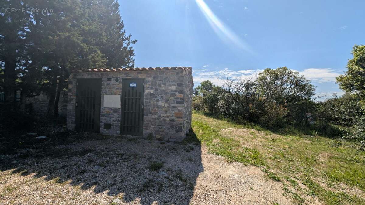 Terrain à CAZEVIEILLE