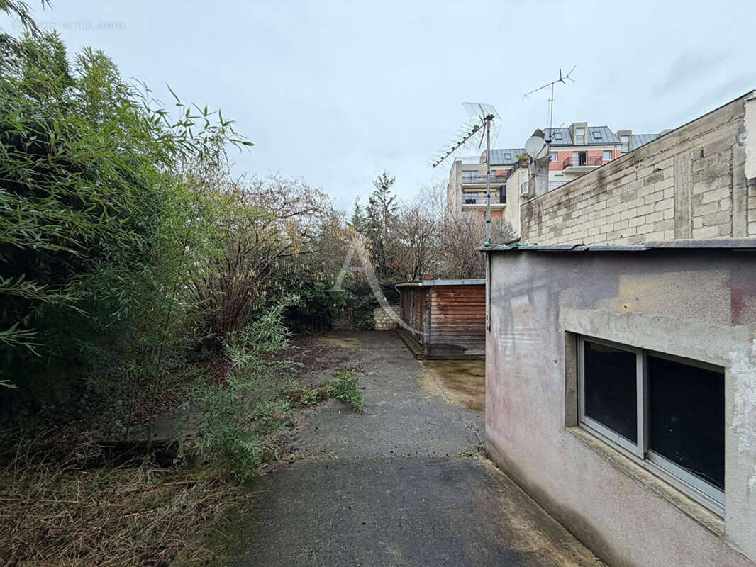 Immeuble maison sur Alfortville de 350 m²  habitable avec une cour de 250m² - photo 3