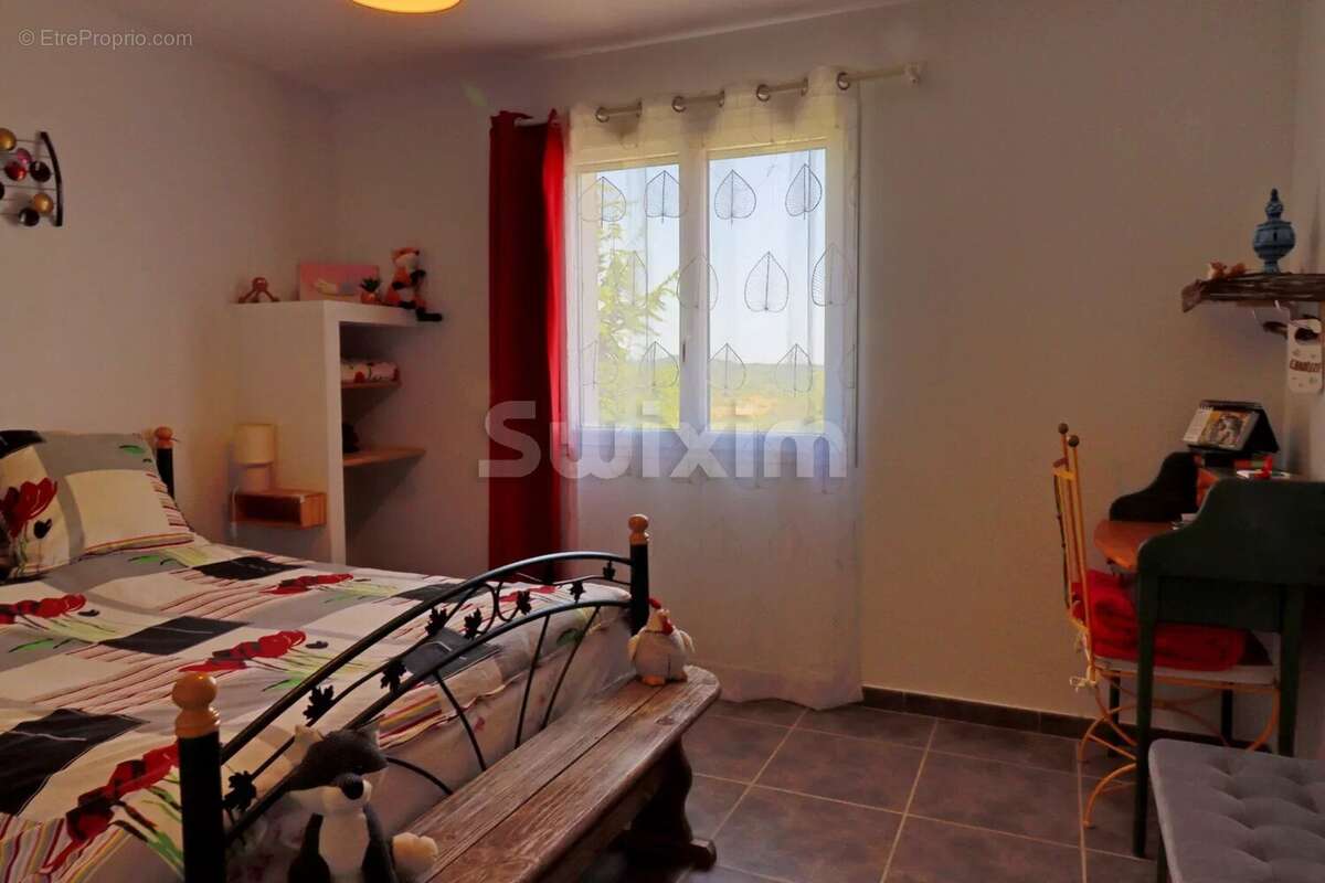 Maison à SAINT-GINEIS-EN-COIRON