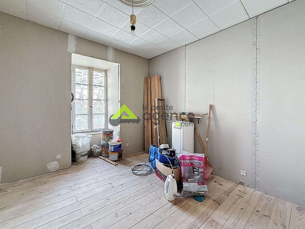 Appartement à SAINT-VAURY