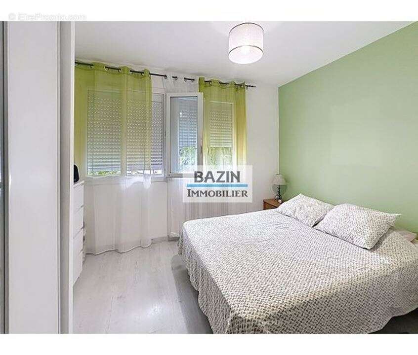 Maison à SAINTE-GENEVIEVE-DES-BOIS