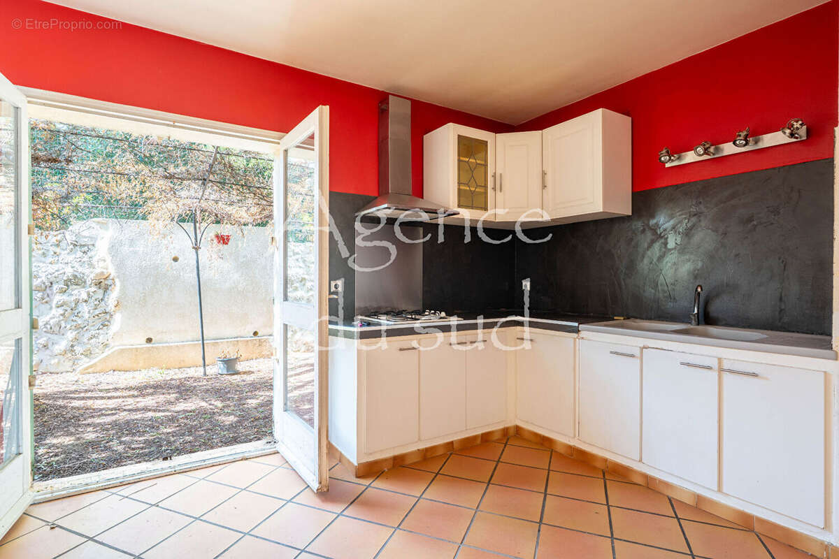Grande maison de 270 m² sur un terrain de 3000 m² - Fort potentiel - photo 4