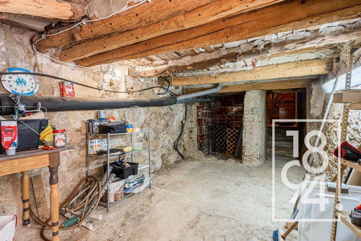 Appartement à CEYRESTE