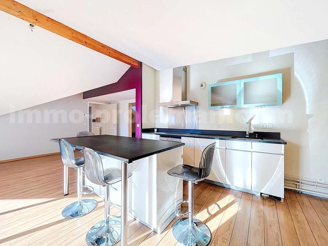 Appartement_T3_Lucinges_Lumineux_Genève_Ceva_tramway_Suisse_investissement_Séjour_ilôt_central_cuisine_ - Appartement à LUCINGES