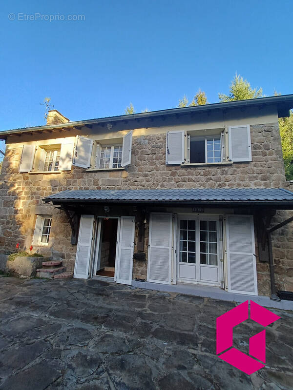 Maison à MONTREGARD