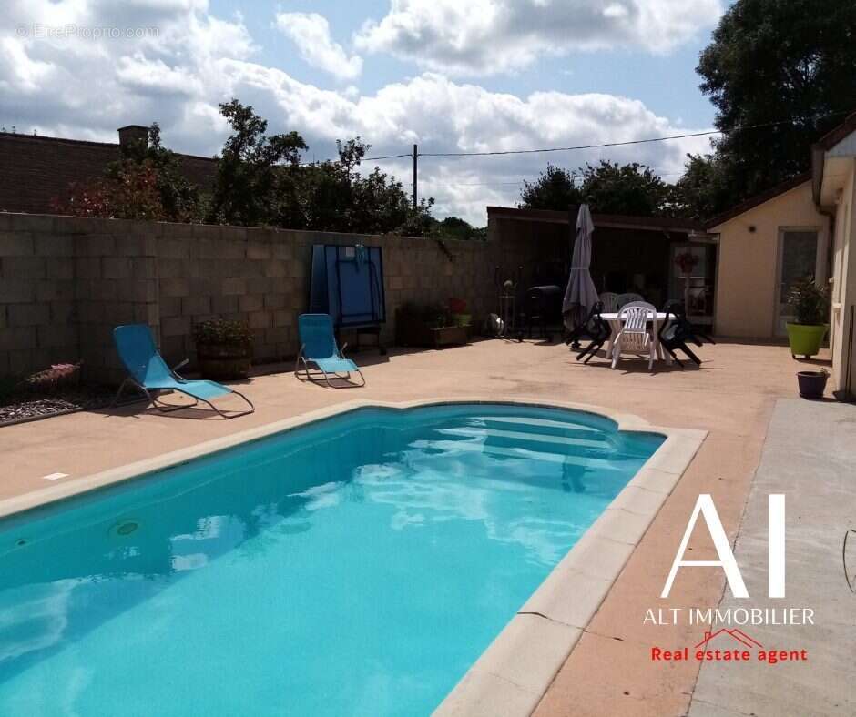 piscine - Maison à CARROUGES