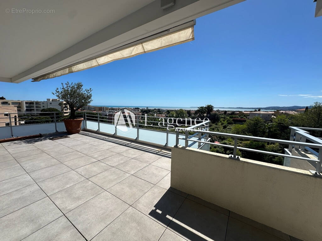 Appartement à SAINT-LAURENT-DU-VAR