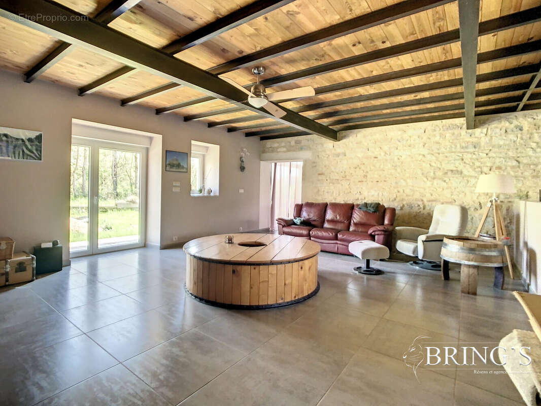 Maison à SAINT-ETIENNE-DU-BOIS