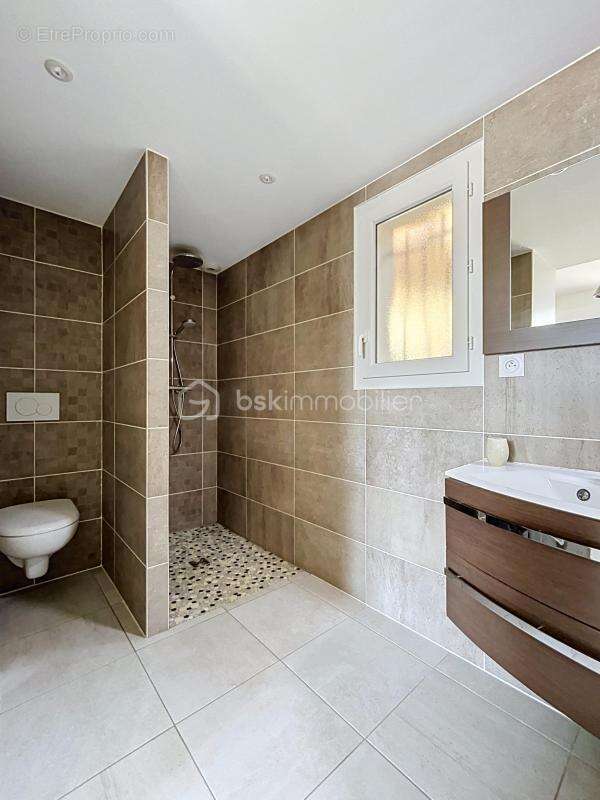 BEYNOST – Maison familiale de caractère alliant le charme de l'ancien et le confort moderne - photo 16