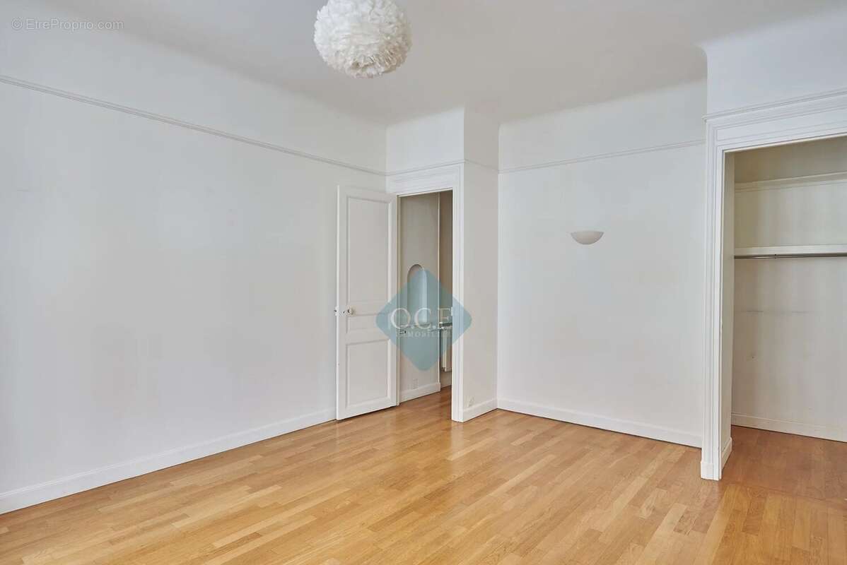 Appartement à PARIS-16E