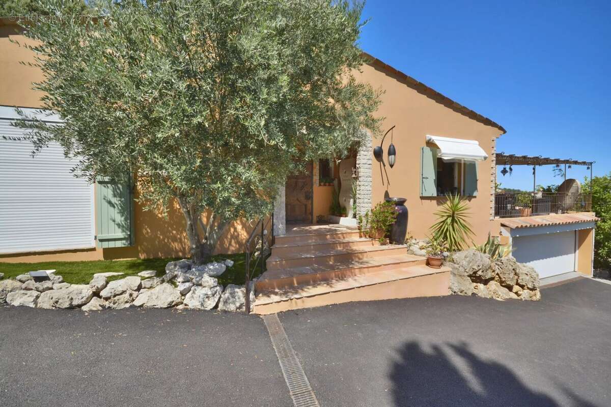 Maison 300 m² à Biot  - photo 14