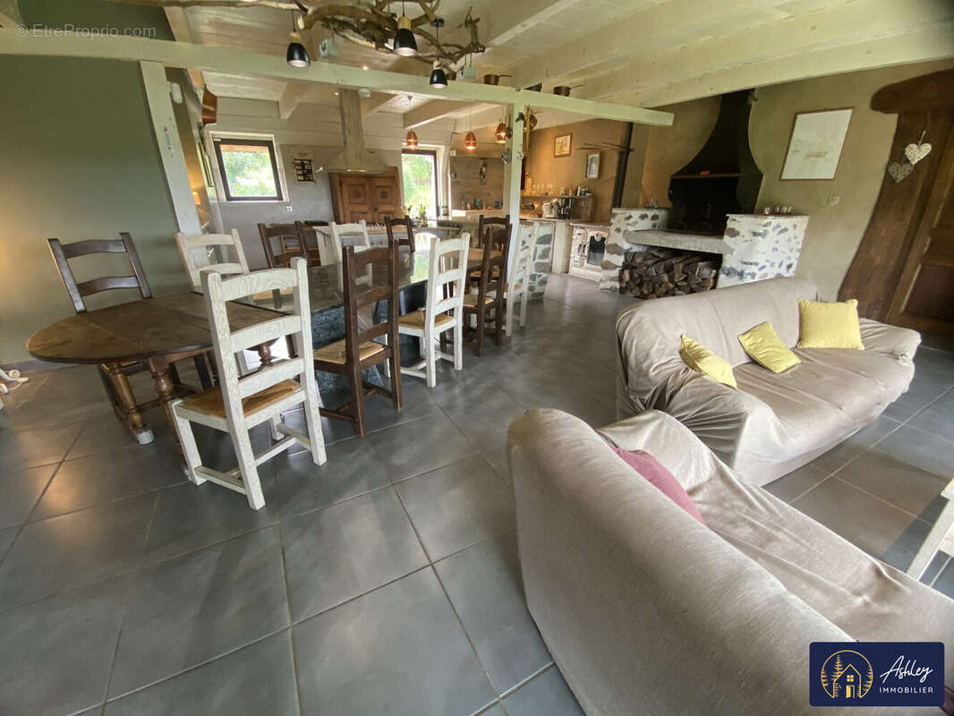 Maison 14 pièces LE MONTEIL (Cantal) - Maison à LE MONTEIL