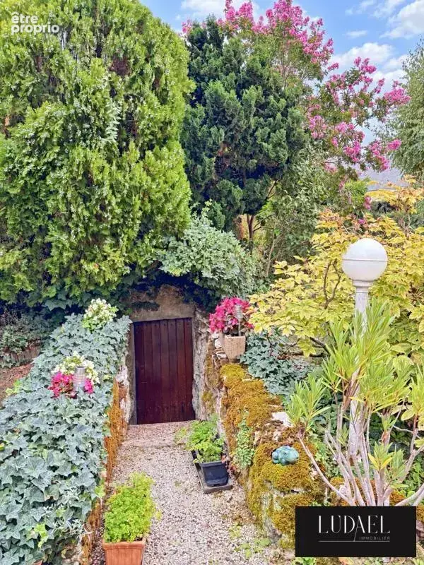Maison familiale de 136 m² avec jardin paysager et double garag - photo 19