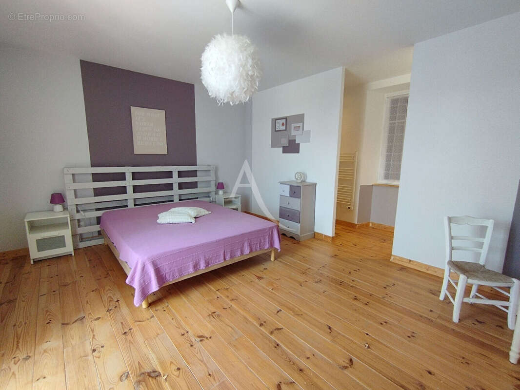 Maison à PUY-L&#039;EVEQUE