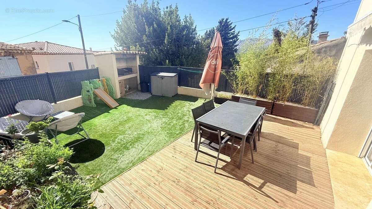 Maison à POURRIERES