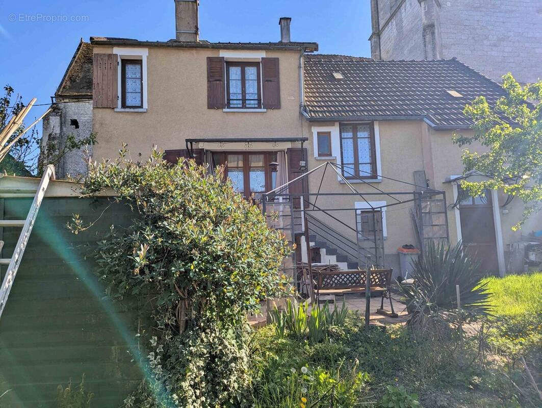 Maison en pierre 4 pièces à MERRY SUR YONNE - Maison à MERRY-SUR-YONNE