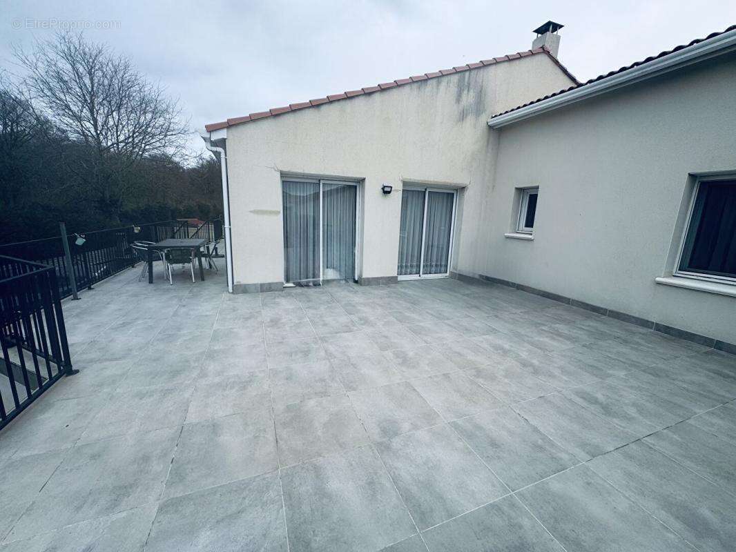 Maison à MORTAGNE-SUR-SEVRE