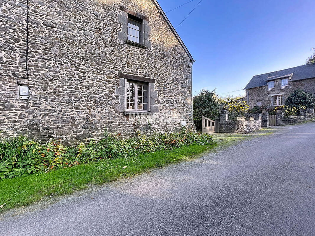 Maison à BAGUER-MORVAN