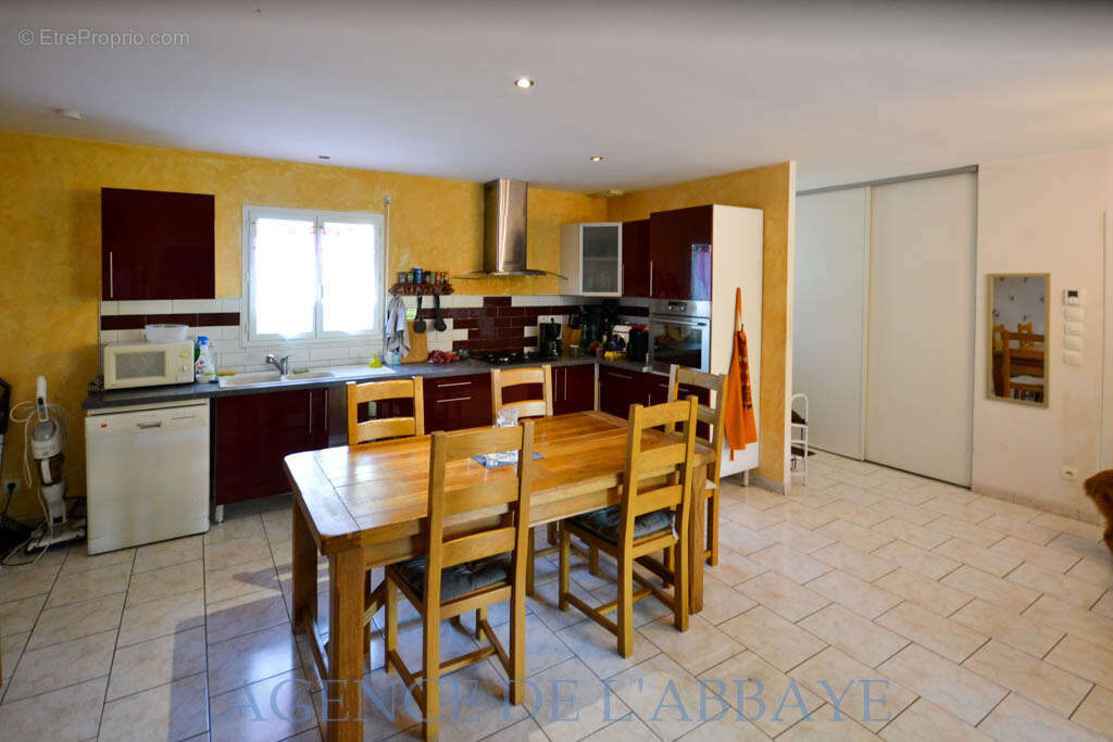 Maison à BRIVES-SUR-CHARENTE