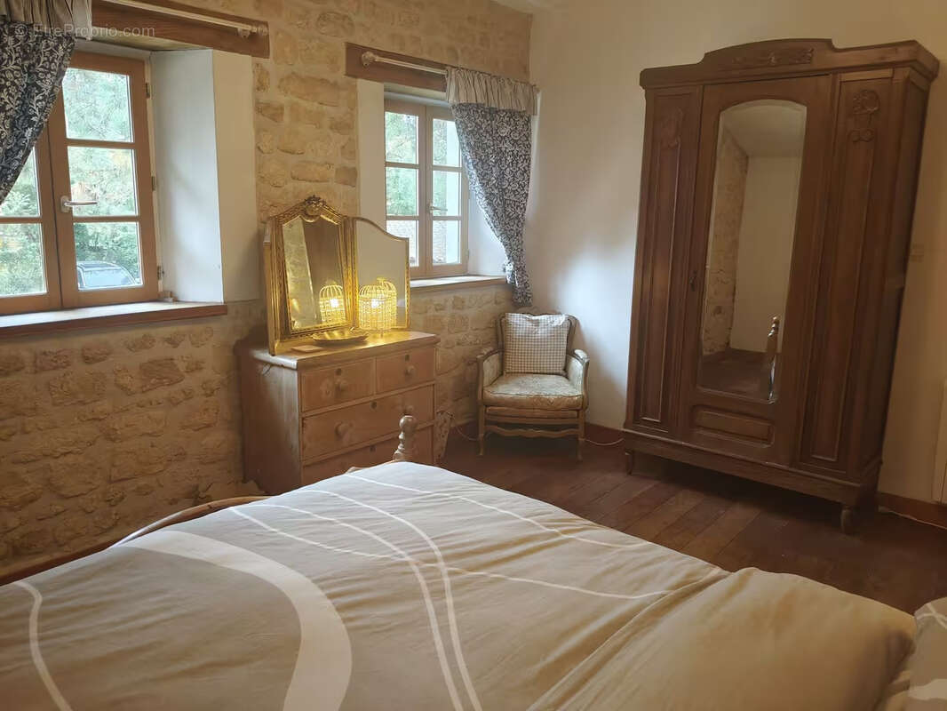 Maison à SAINT-SIGISMOND-DE-CLERMONT