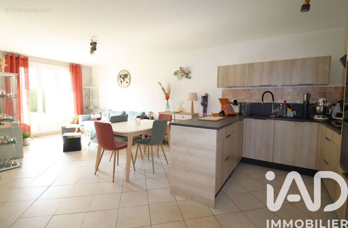 Appartement 56 m² à Evreux  - photo 2