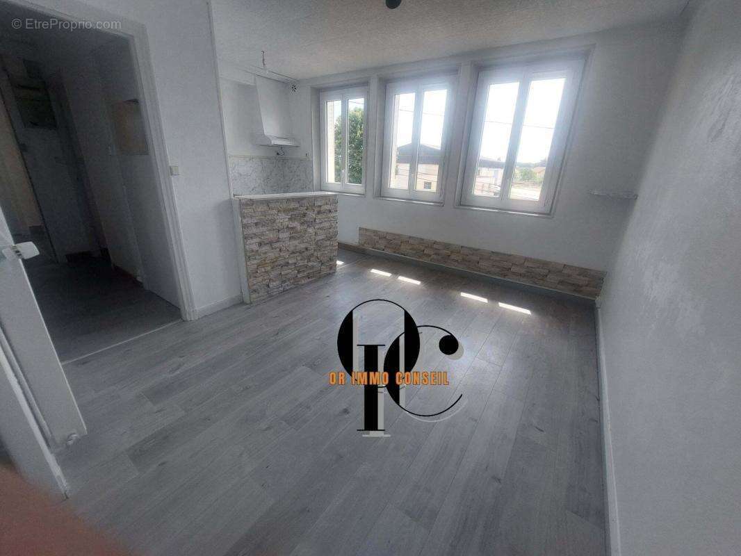 Appartement à COMMENTRY