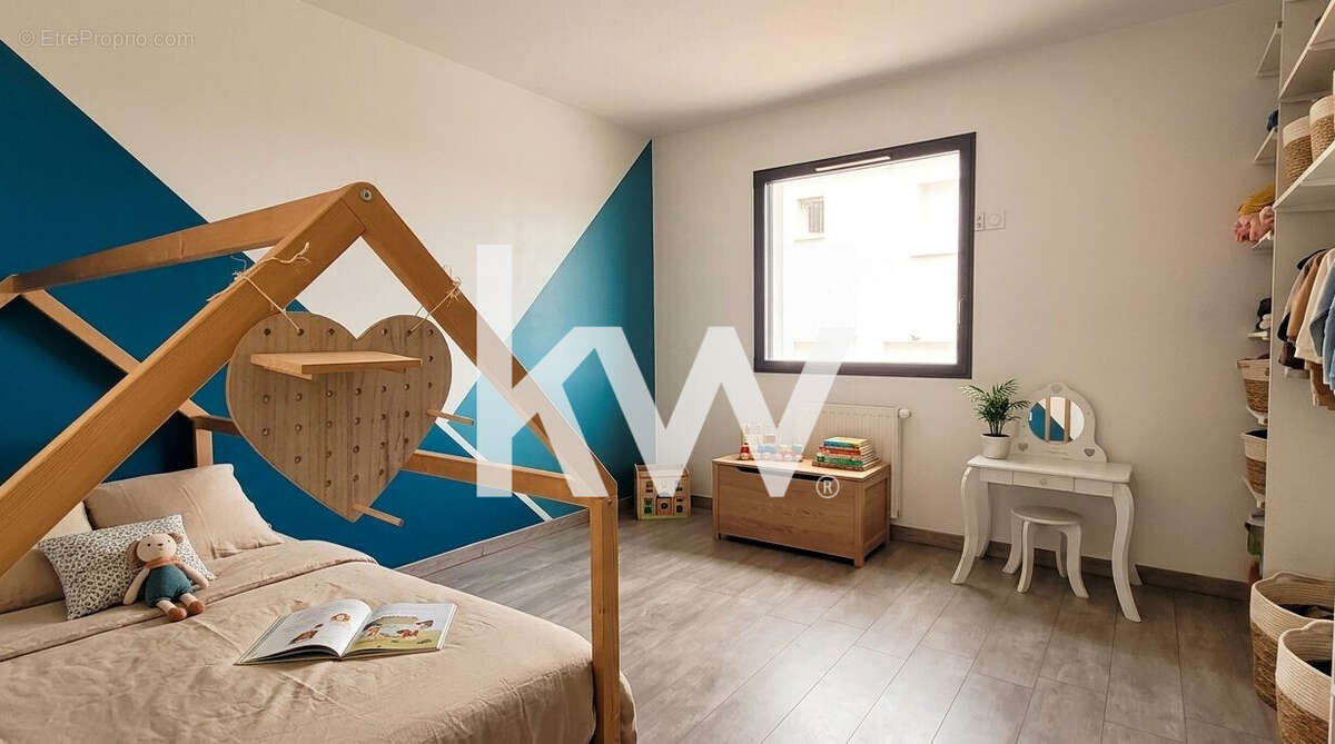 Maison 155 m² à Saint-Genest-Lerpt  - photo 9
