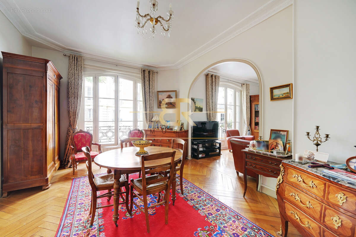 Appartement à PARIS-16E