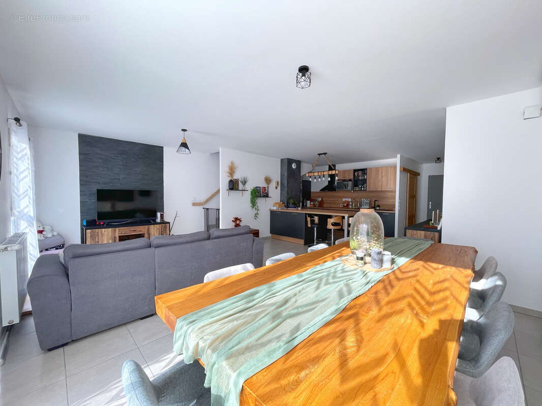 Maison à SEREZIN-DU-RHONE